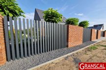 Palisada pionowa ogrodzenie pionowe aluminiowe płot grzebieniowy