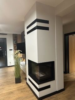 Kominek z szybą boczną narożny kominki