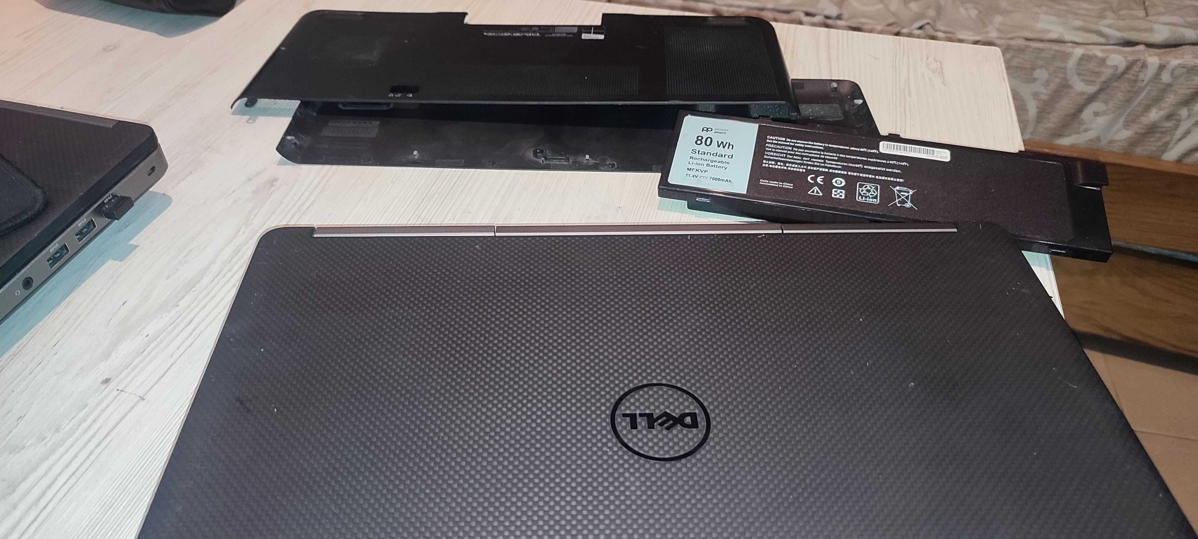 Модель: Dell Precision 7510 в разобраном состоянии.