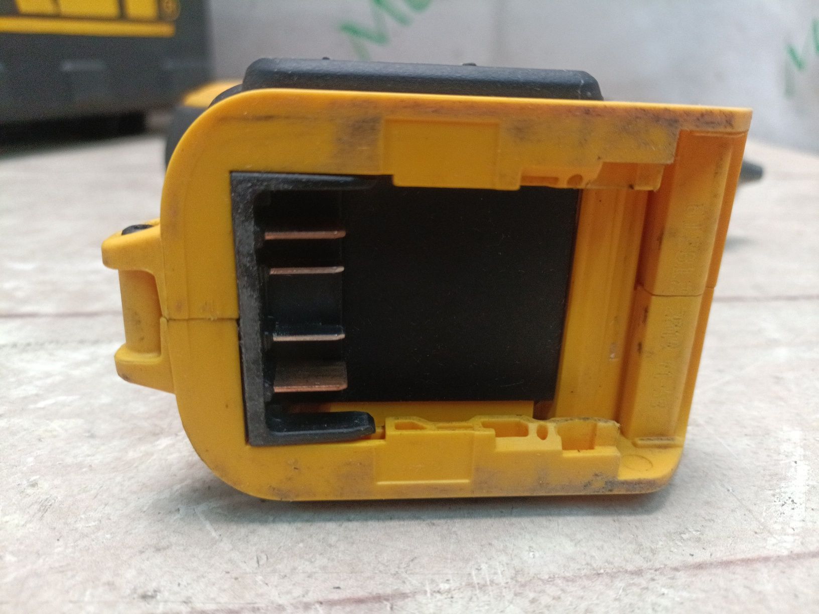 DeWALT DCD771 акумуляторний ударний дриль-шуруповерт