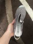 Buty na obcasie kolor szary