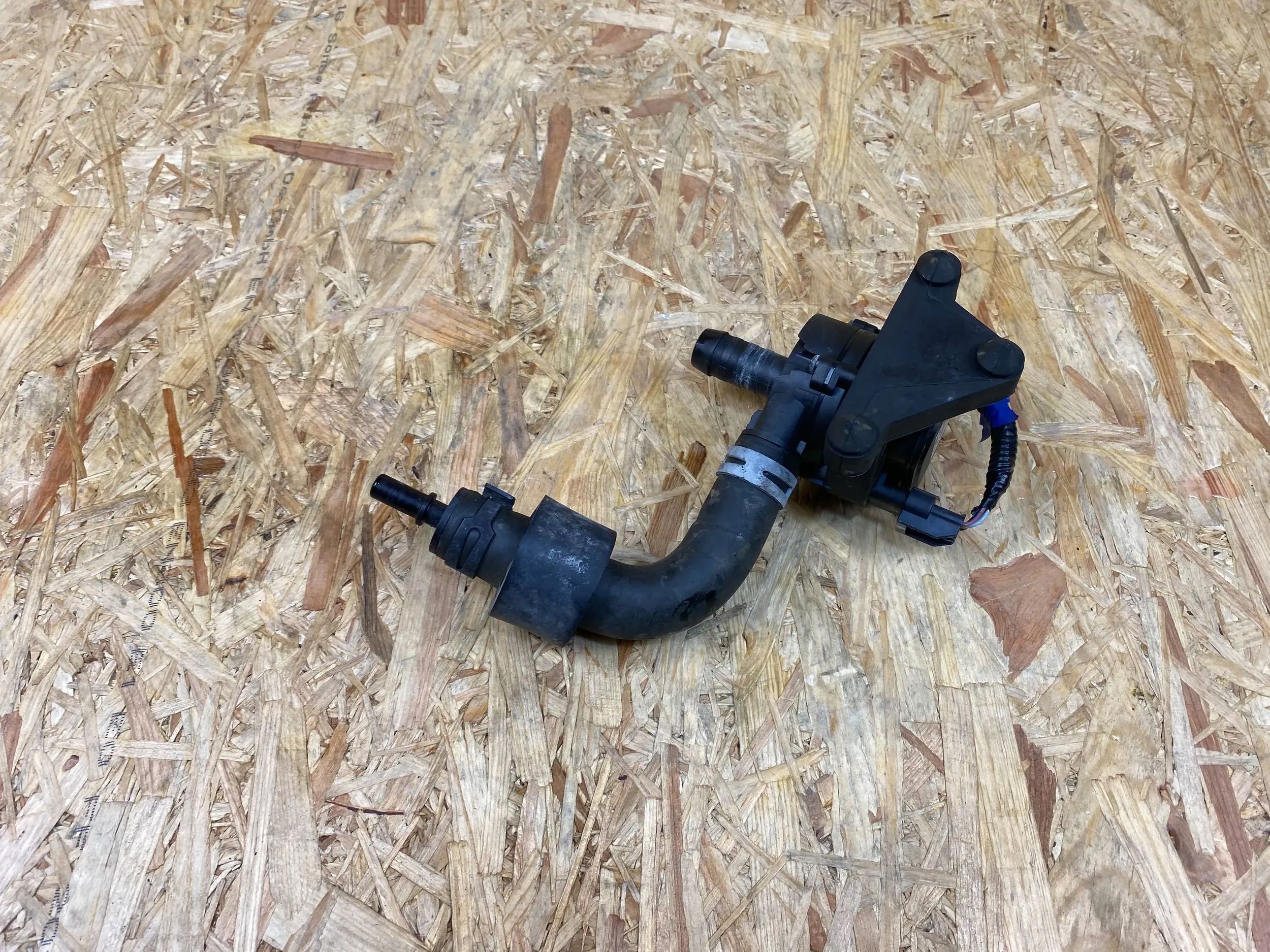 Dodatkowa Pompa Wody Ford Ranger Iii IV JB3G 18D473 AA 2019