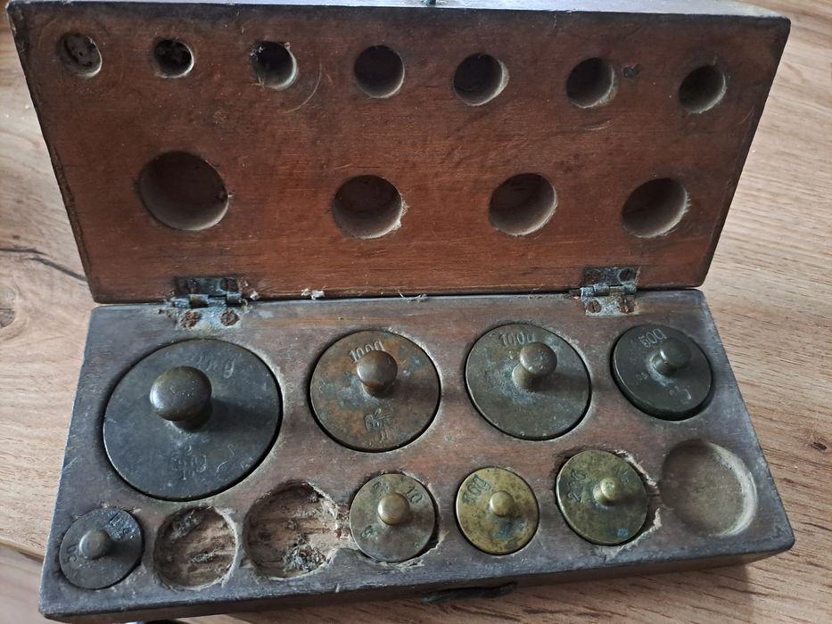 Odważniki  mosiężne  stare