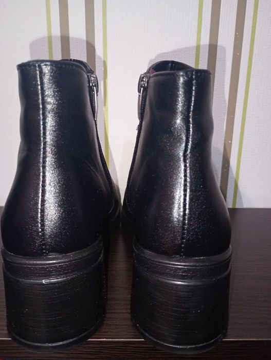 Продам б/в зимові жіночі чоботи Topas р. 37