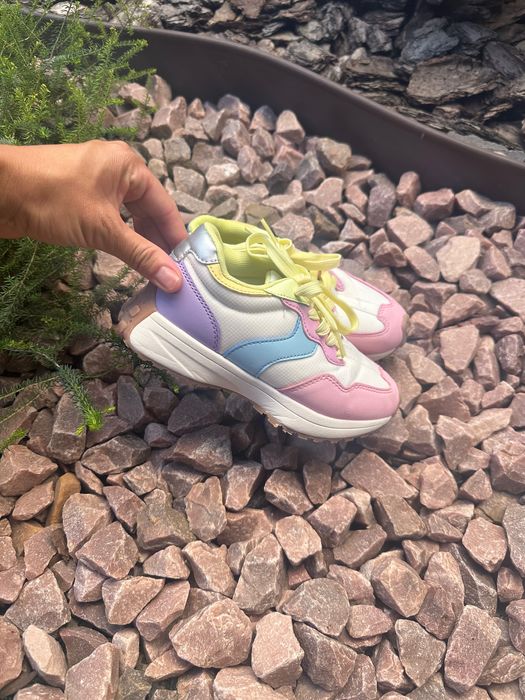 Дитячий світ( продам круті кросівки  Next 31 розмір )