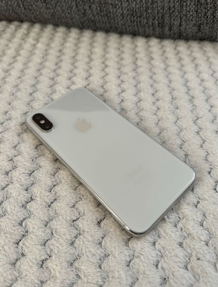 IPhone XS z pudełkiem i ładowarką