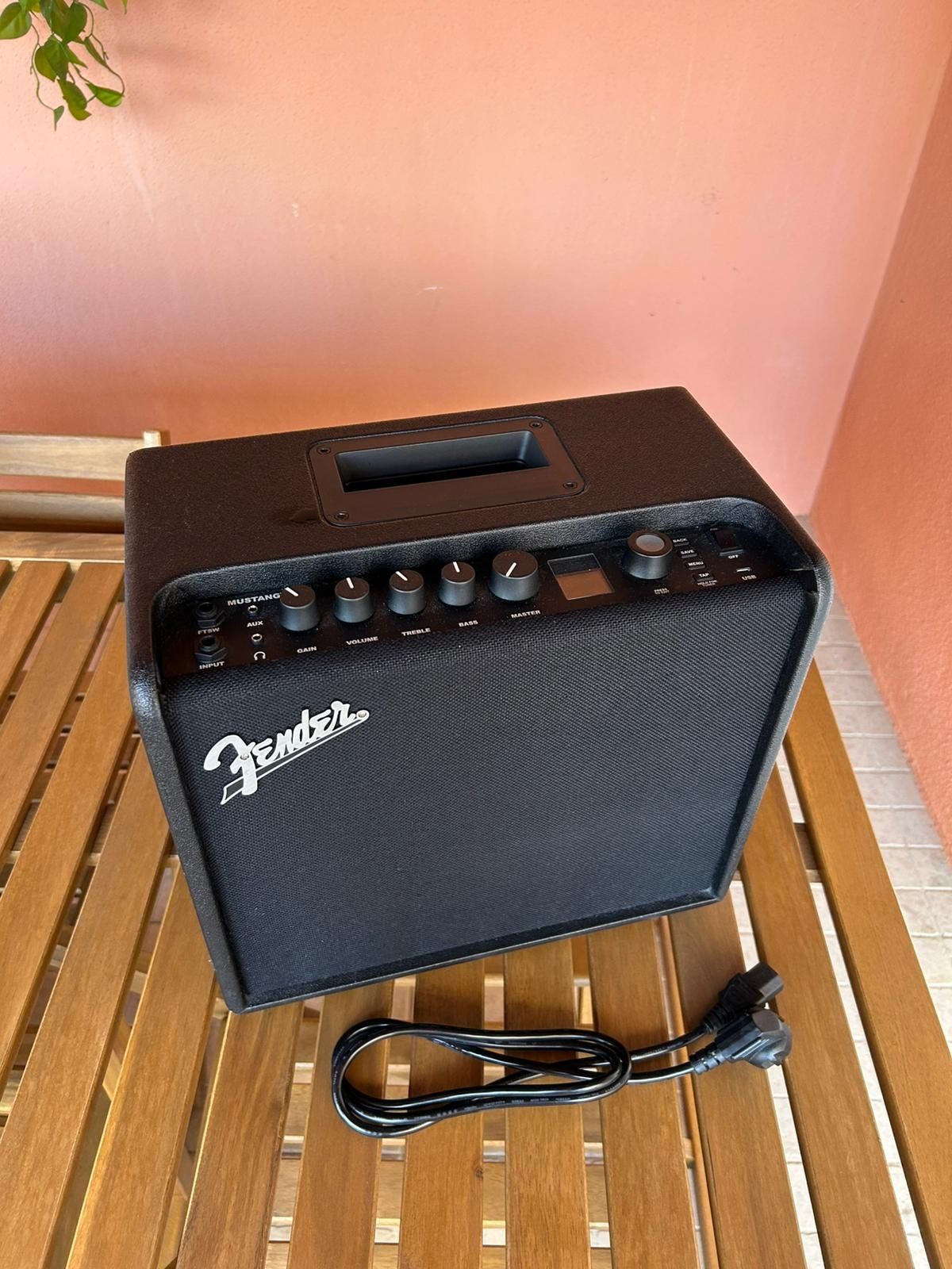 Amplificador Fender Mustang LT25 como novo