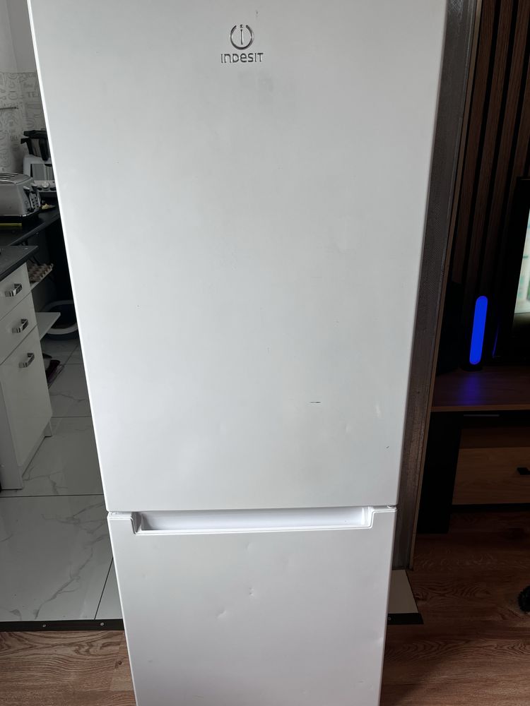 Lodówka Indesit sprawna