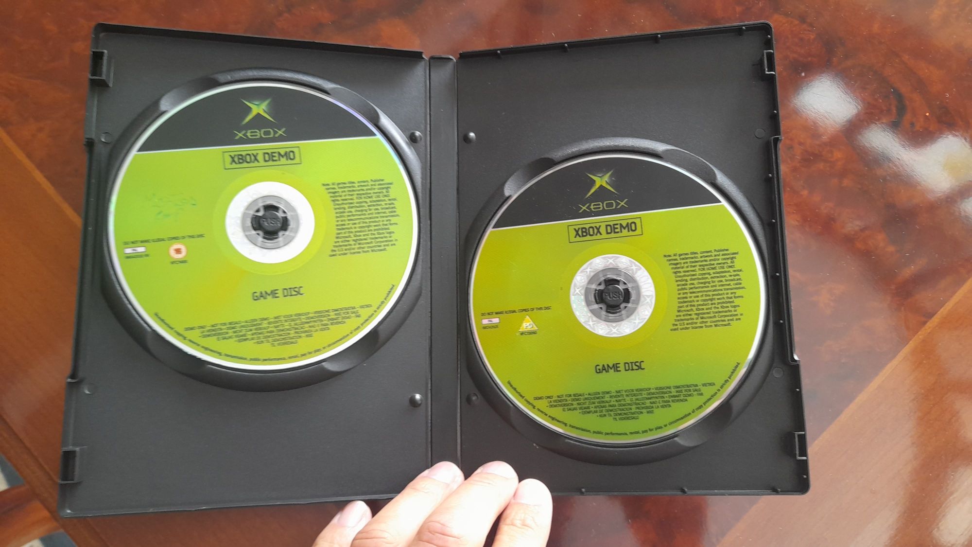 2 DVDs com demos para a Xbox original