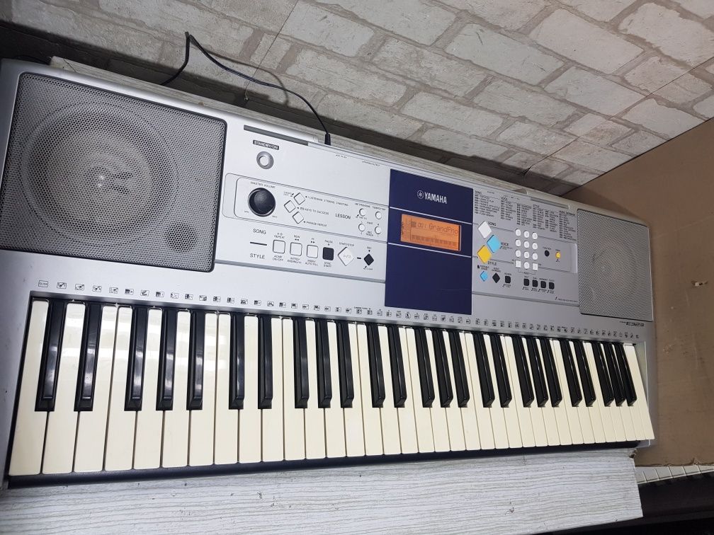 Синтезатор Yamaha PSR-323/M-Audio динамічна клавіатура б/у з Німеччин