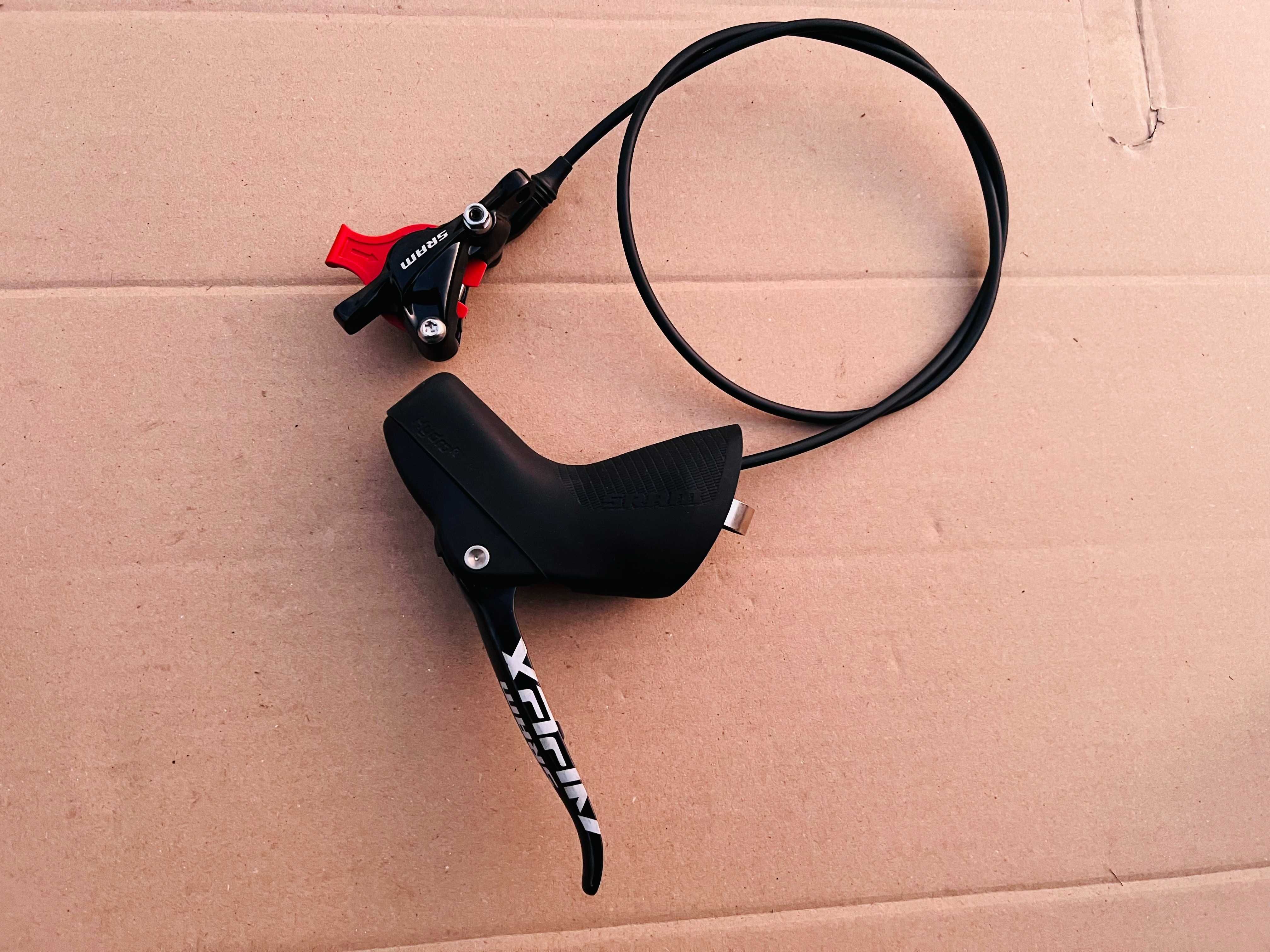 Klamkomanetki SRAM APEX HYDRO R Hamulce hydrauliczne zacisk 1x11s NOWE