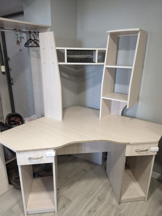 Компьютерный стол,