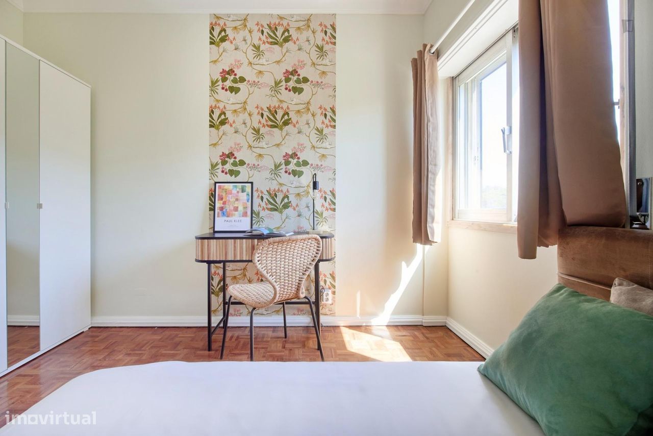 711880 - Quarto com cama de casal em...