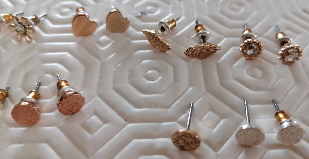 Brincos, pêndulos e medalhas, lote todo por 6€