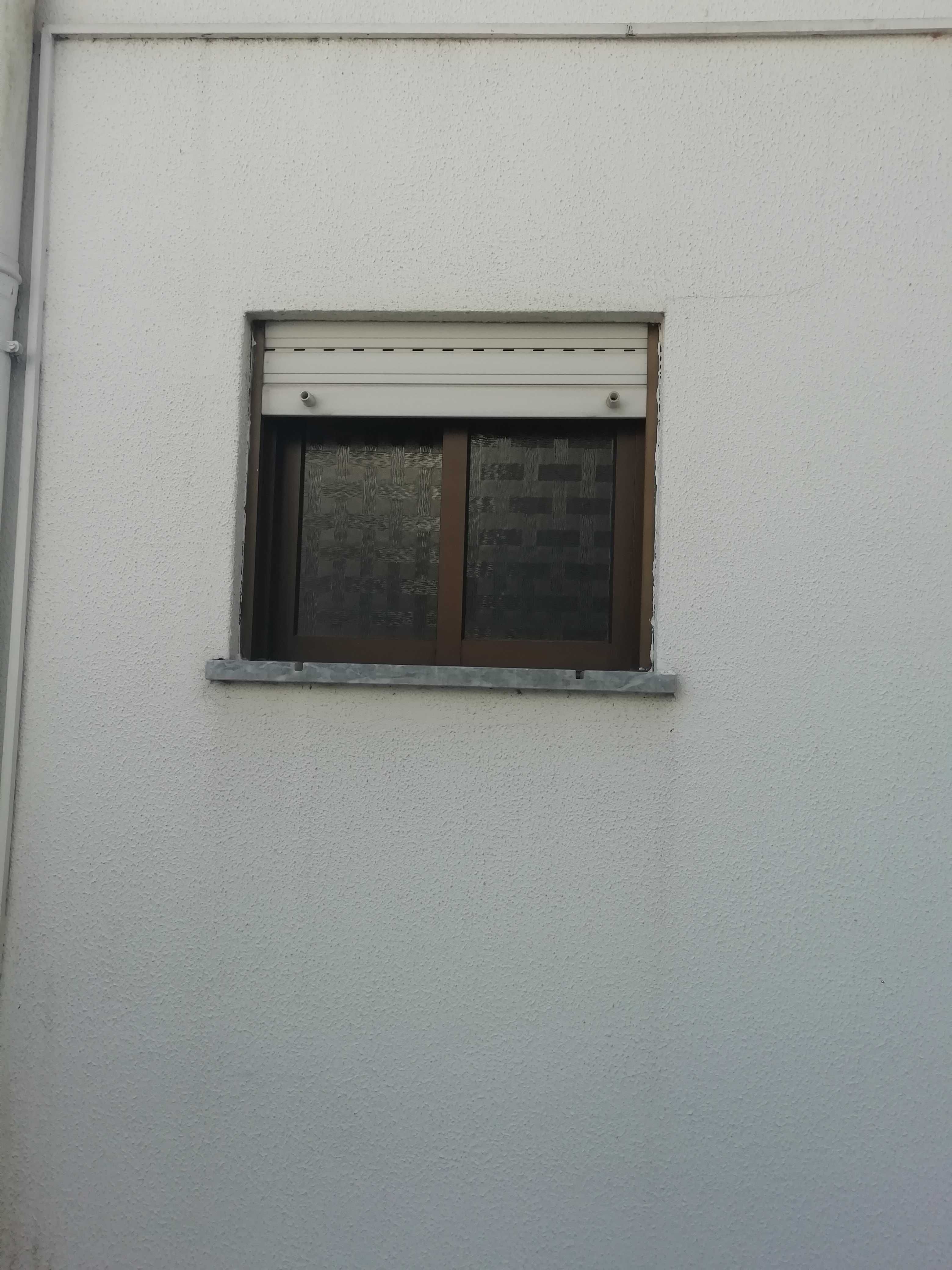 Janelas de Alumínio Castanho + Estores