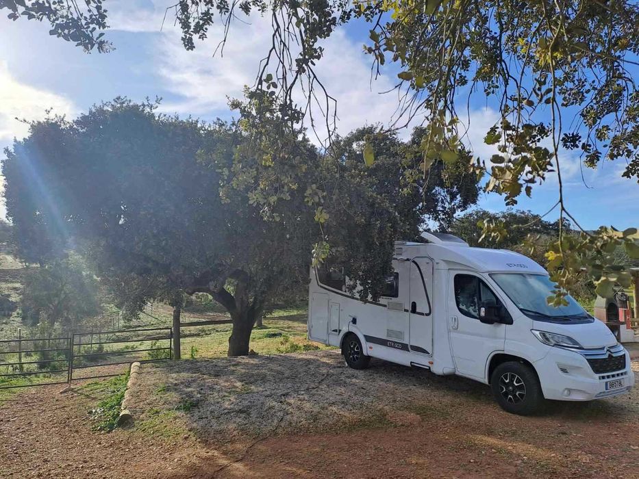 Autocaravana Etrusco - cama casal + solteiro - recente, poucos km