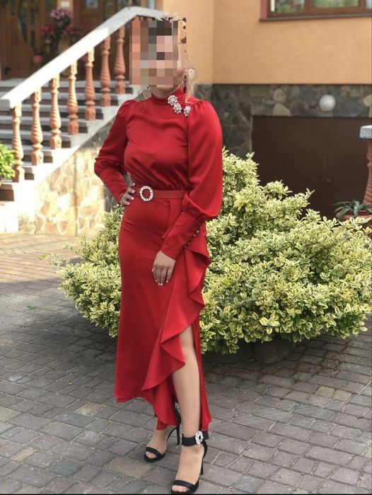 Плаття атласне.