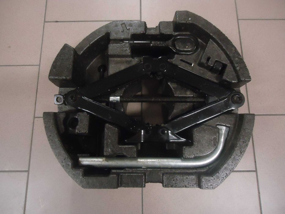 Wkład Koła Styropian Lewarek Podnośnik Zestaw SKODA SUPERB III 15-23r.