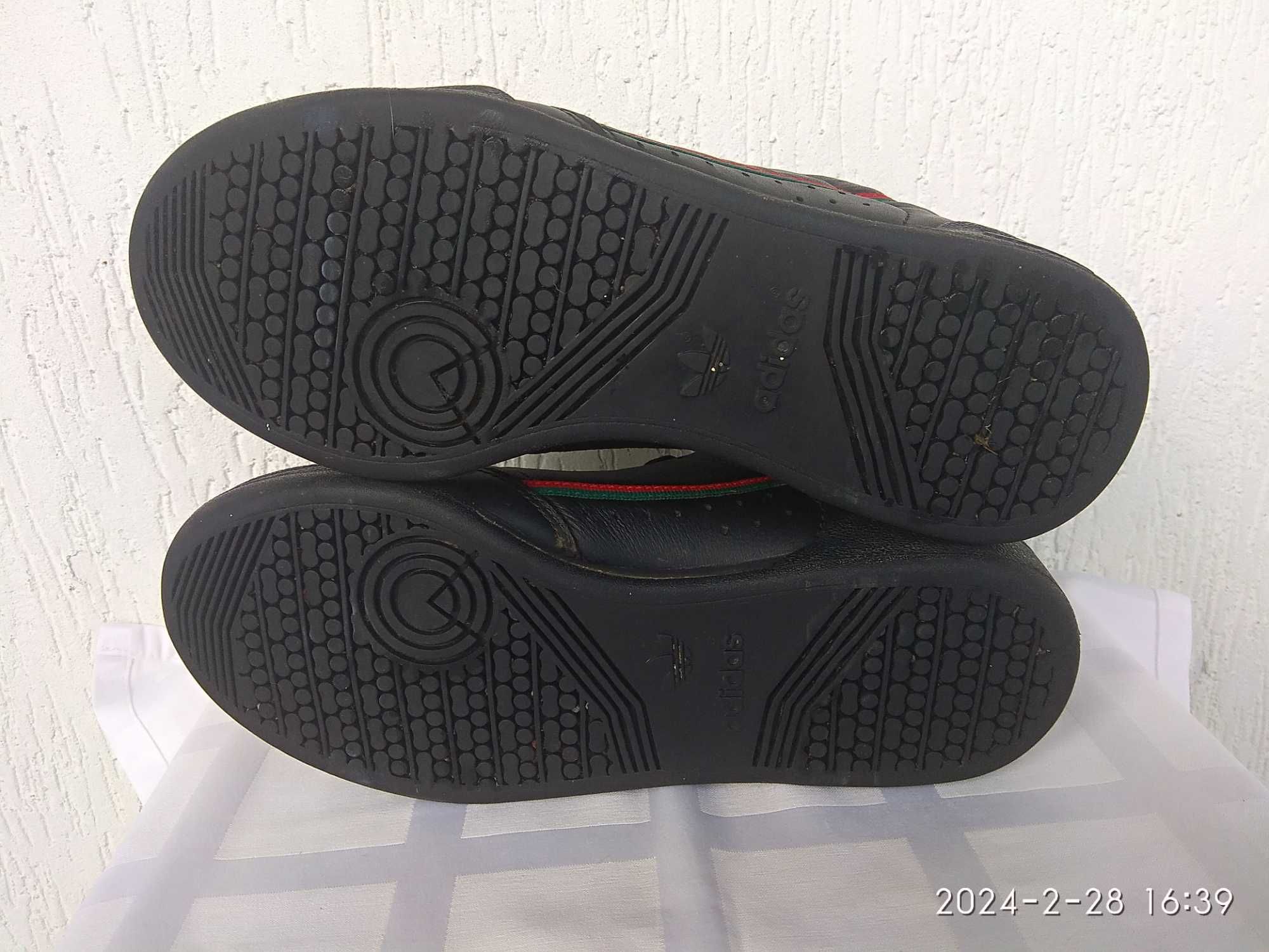 Кроссовки кожание Adidas  р.37.5