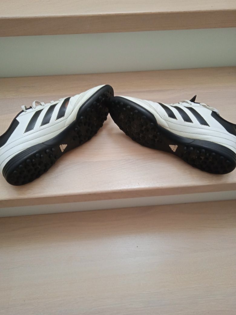 Buty sportowe turfy Adidas 40.