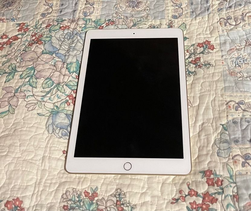 Apple IPad 9.7 128 GB Gold в ідеальному стані