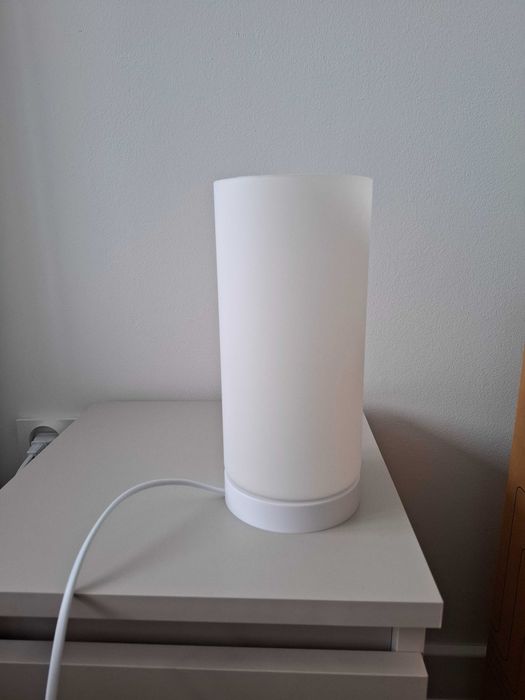 Lampa stołowa biała szklana E14