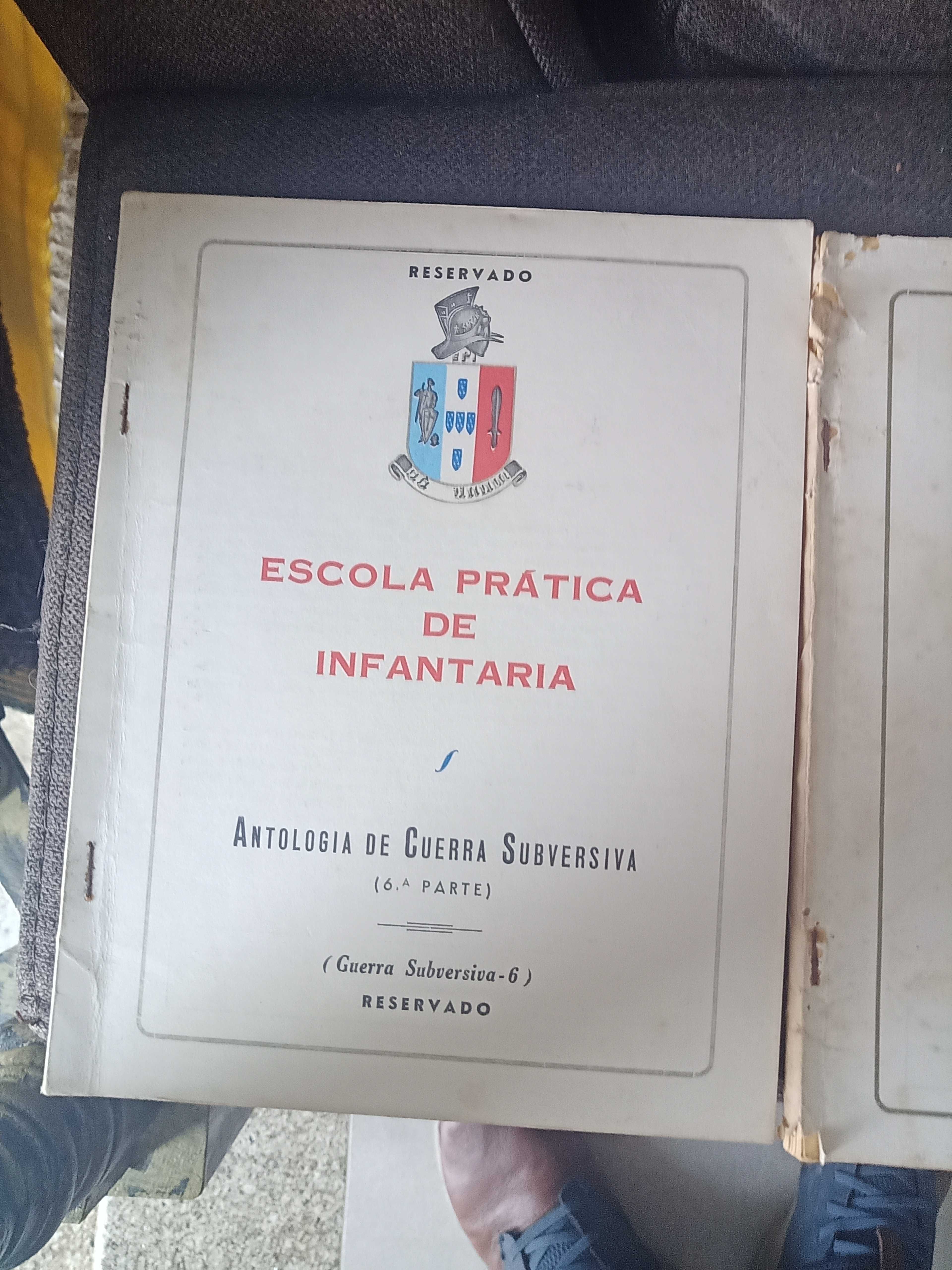 Manuais do Capitão Salgueiro maia do regimento de infantaria (curioso)