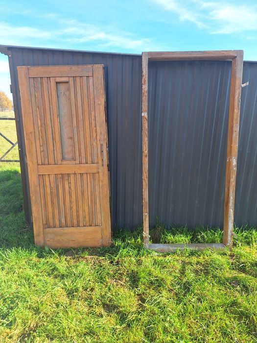 Drzwi zewnętrzne budowlane z futryną