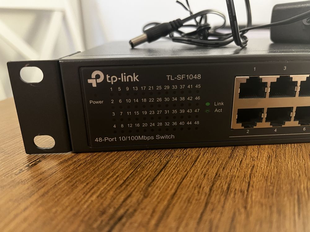 Switch TP-Link TL-SF1048 – 48 portów, sprawny