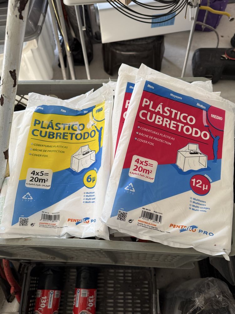 Varios produtos para pintor
