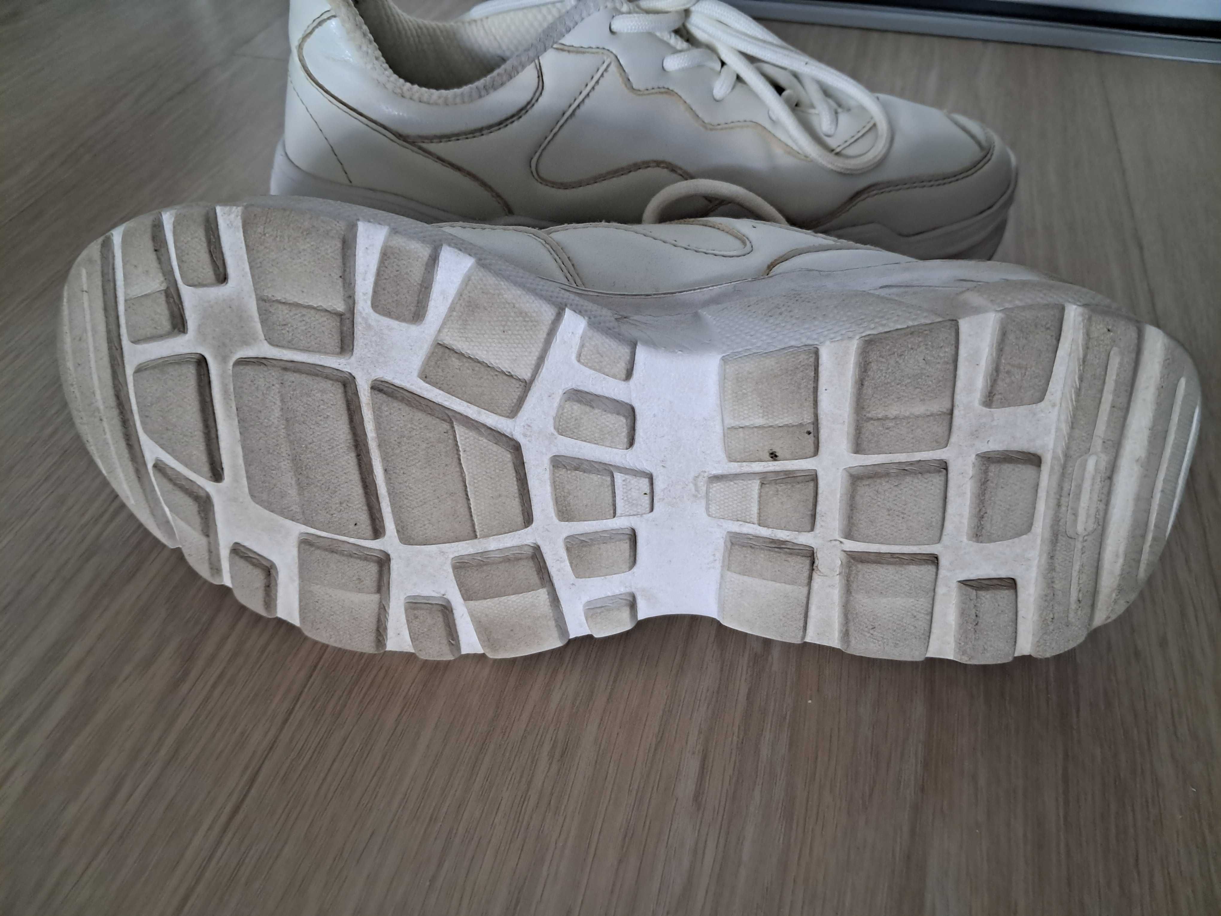 Białe buty damskie