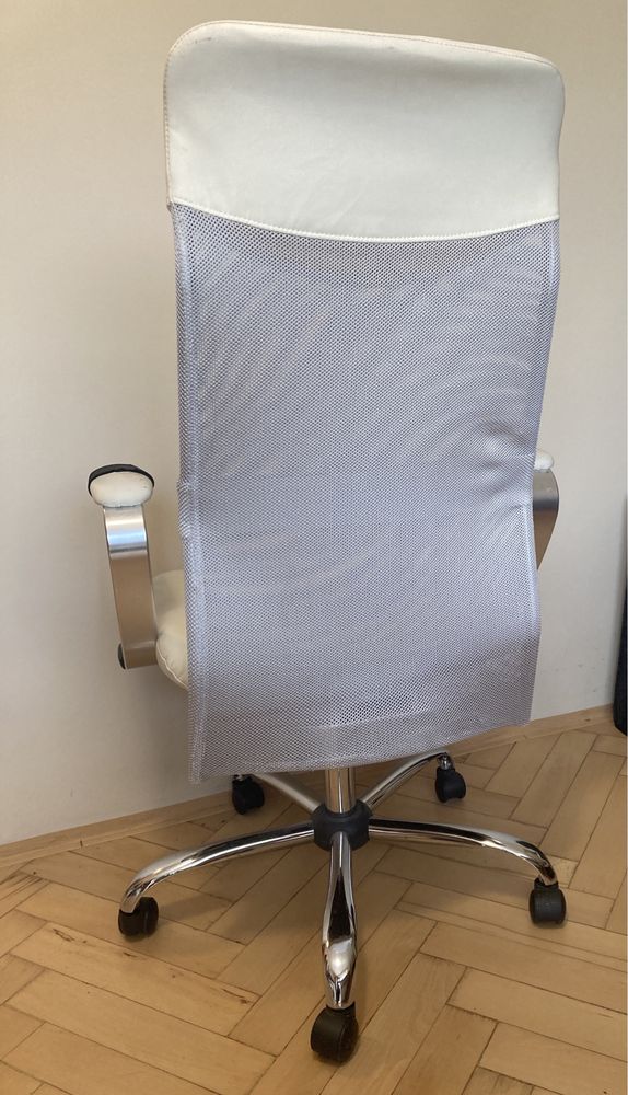 Fotel beżowy krzesło obrotowe do biura skóra regulacja Poznań