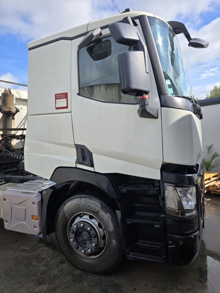 Renault c460 z naczepą Schmitz