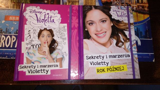Książka ''Sekrety i marzenia Violetty'' dwie części