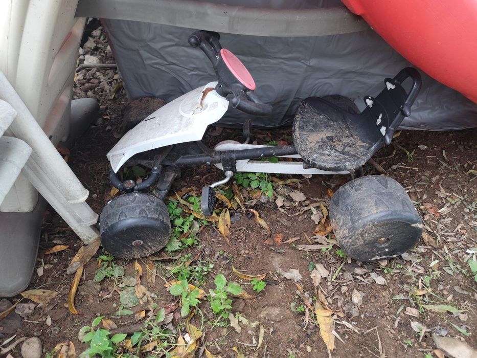 Kart de criança a pedais