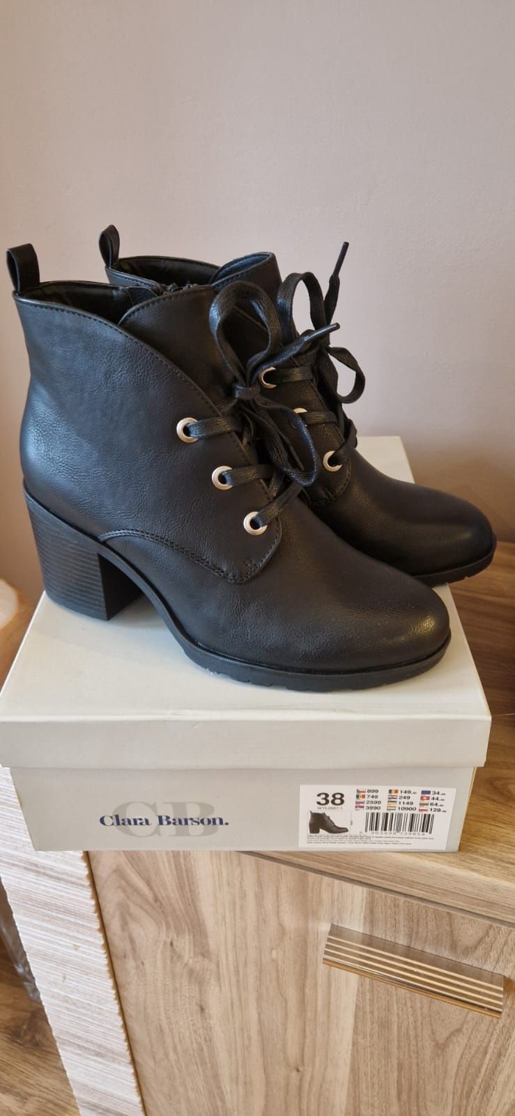 Nowe botki rozm. 38 przejściowe Clara Barson CCC