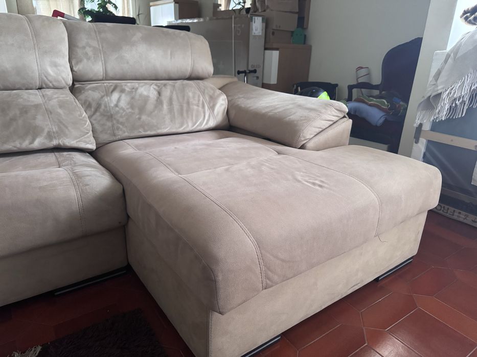 Sofá com chaise long