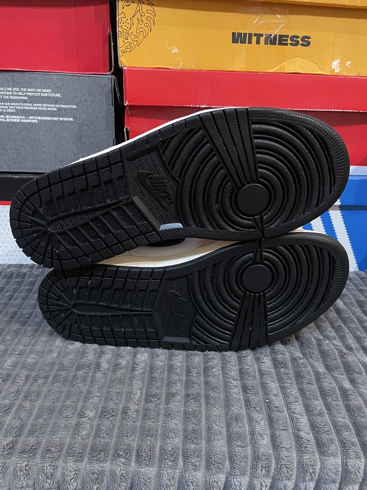 Чоловічі кросівки Nike Air Jordan 1 Retro High OG Skyline 42,5(27см)