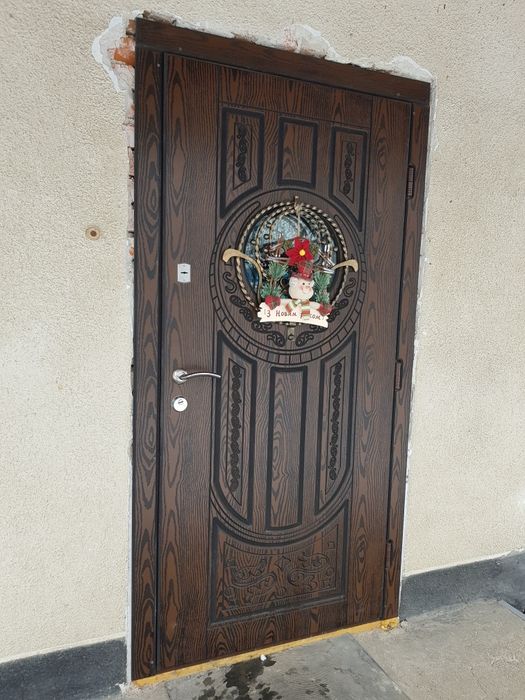 Двері вхідні , міжкімнатні.Фурнітура