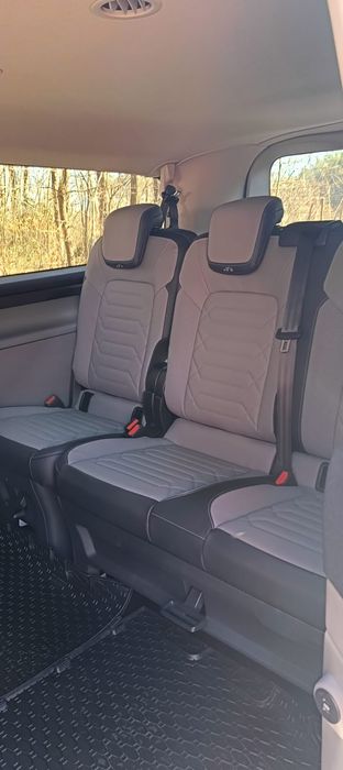 Wynajem 8- osobowego minivana