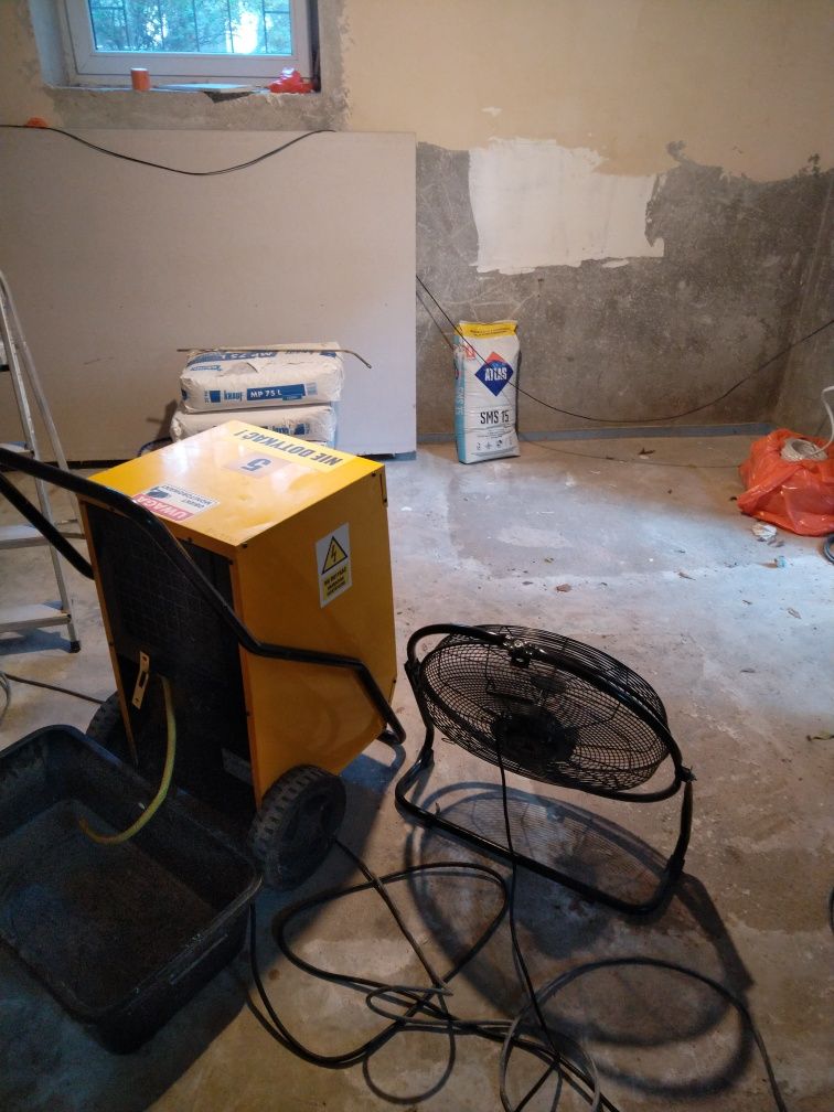 Wynajem osuszaczy powietrza pochłaniacze wilgoci kamera termowizyjna