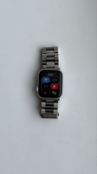 Продам СВОЇ Apple Watch 5 40mm silver сірі