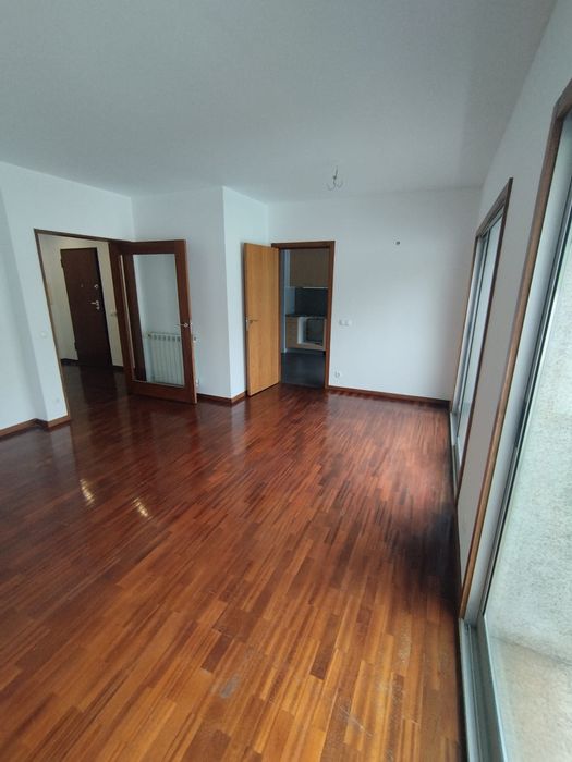 T2 condominio c/piscina em PENAFIEL