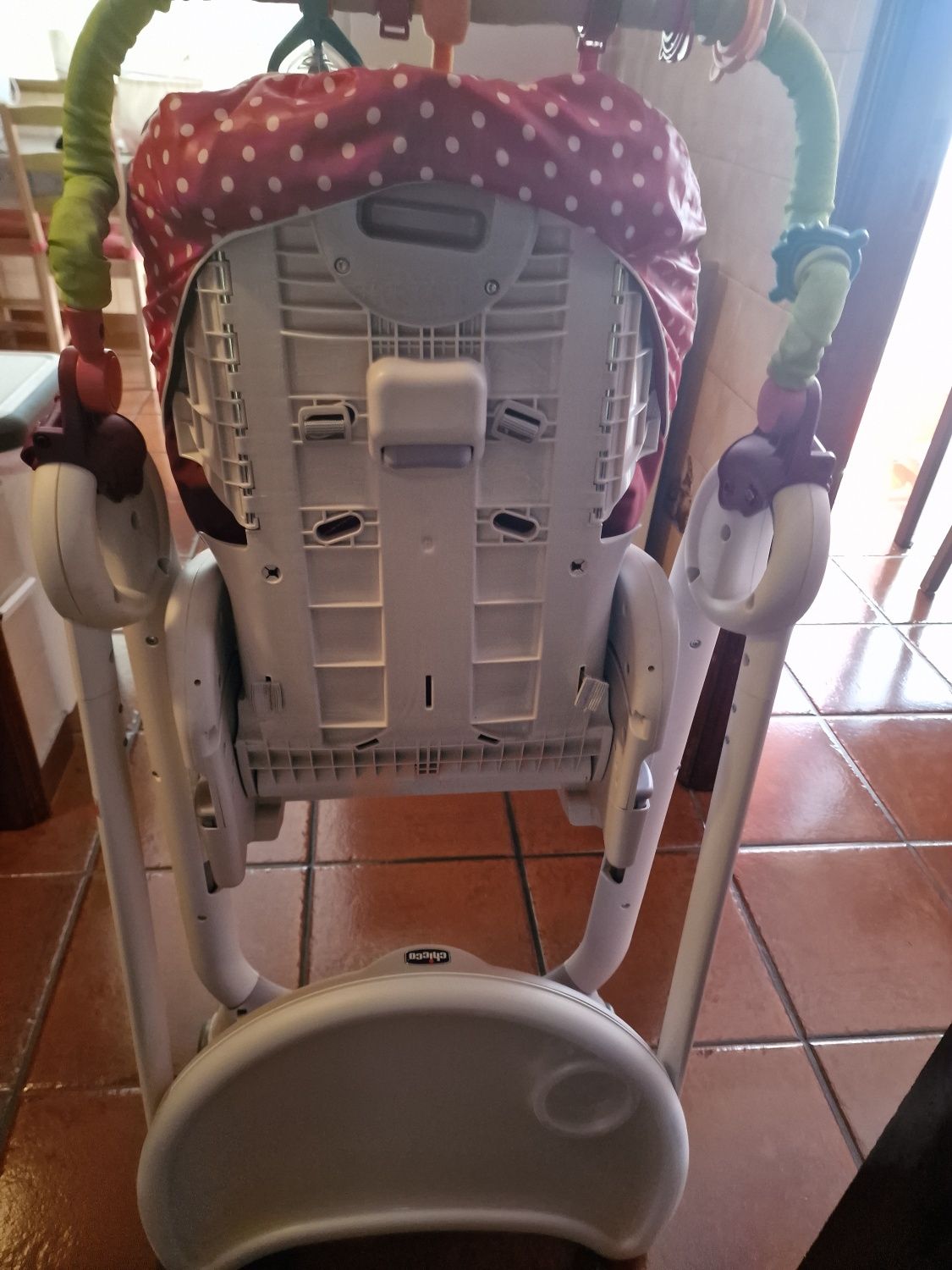 Vendo cadeira de papa marca chicco esta como nova