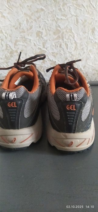 Жіночі кросівки asics 37р.Оригінал.