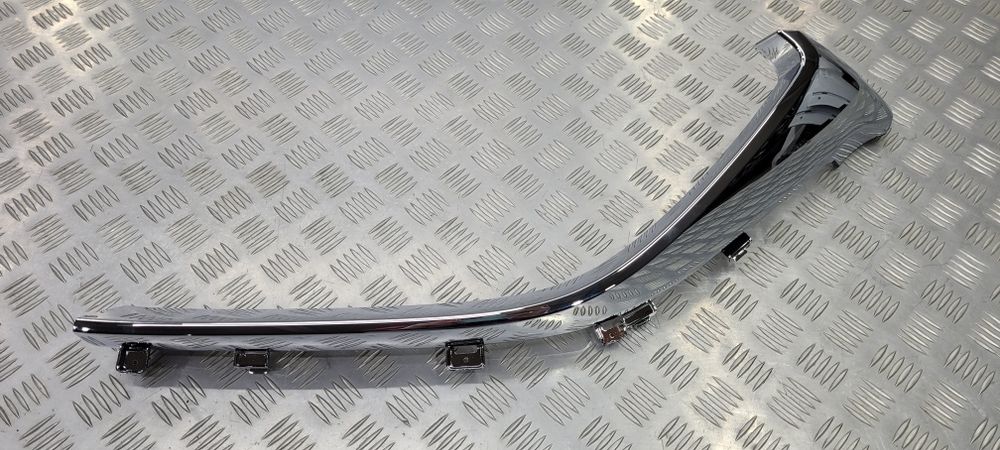 Хром молдінг решітки радіатора Mazda CX9 2016+