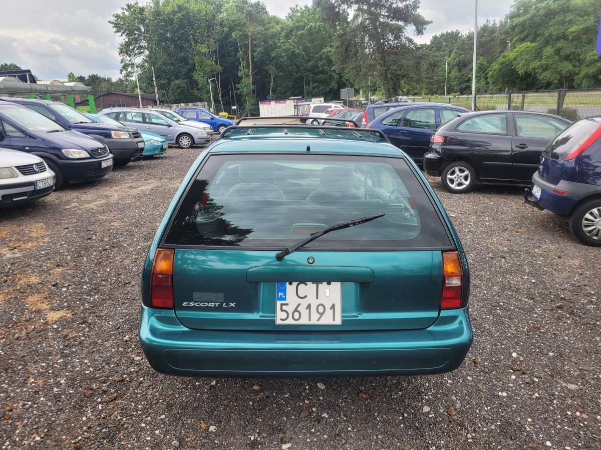 Ford Escort 1.8 benzyna • Elektryka szyb • Klimatyzacja • Automat