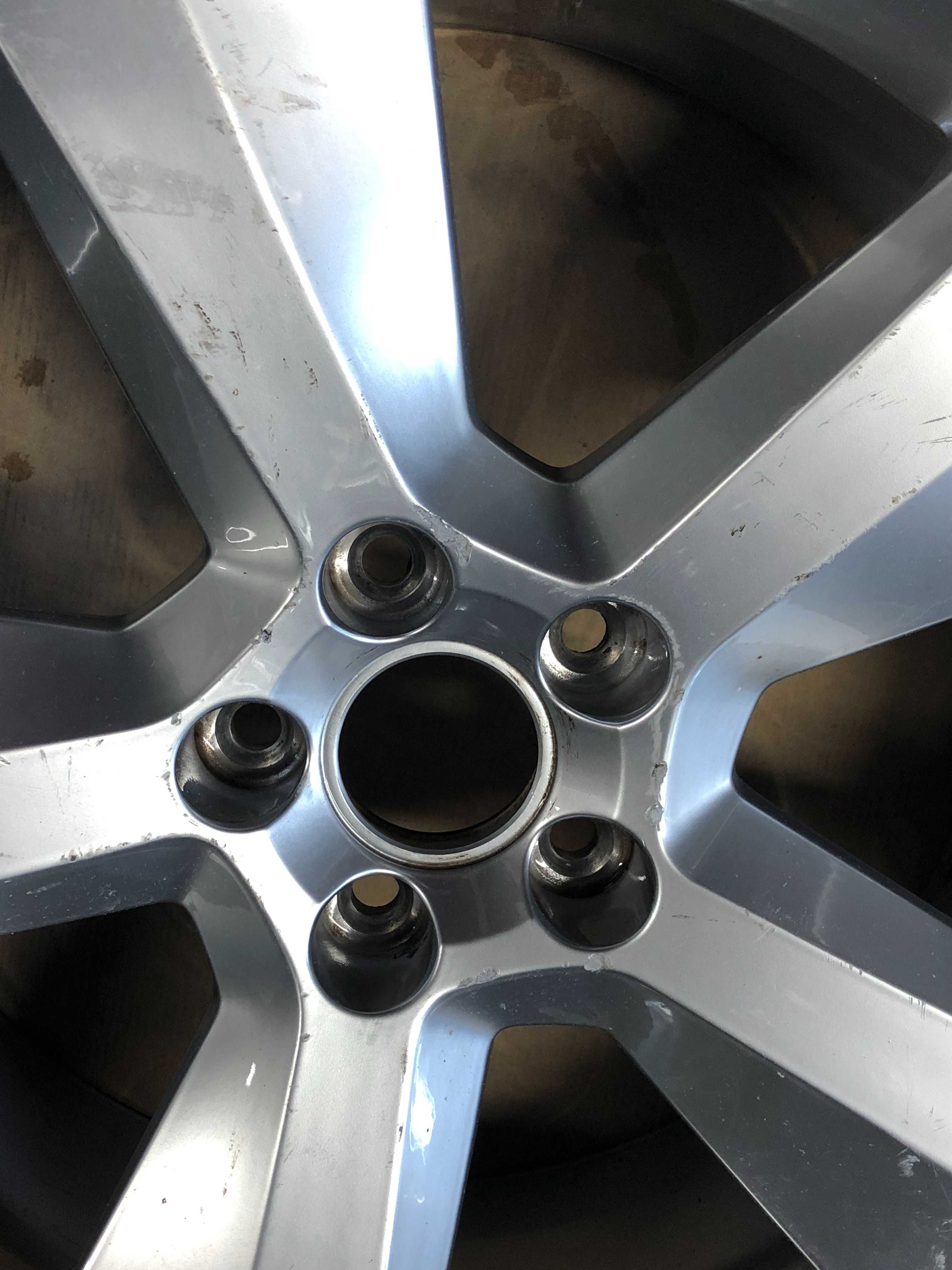 Felga pojedyncza AUDI 8Jx19 ET27 8R0