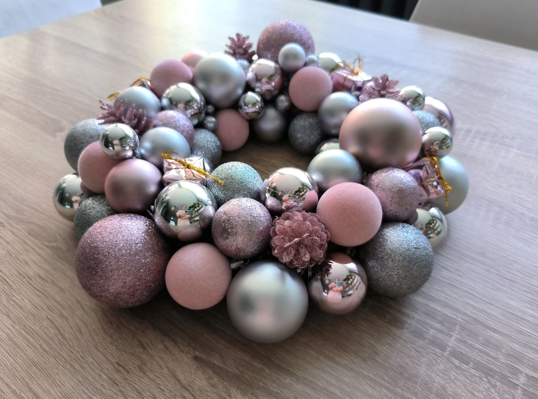 Różowo-srebrny wianek bożonarodzeniowy Hand made