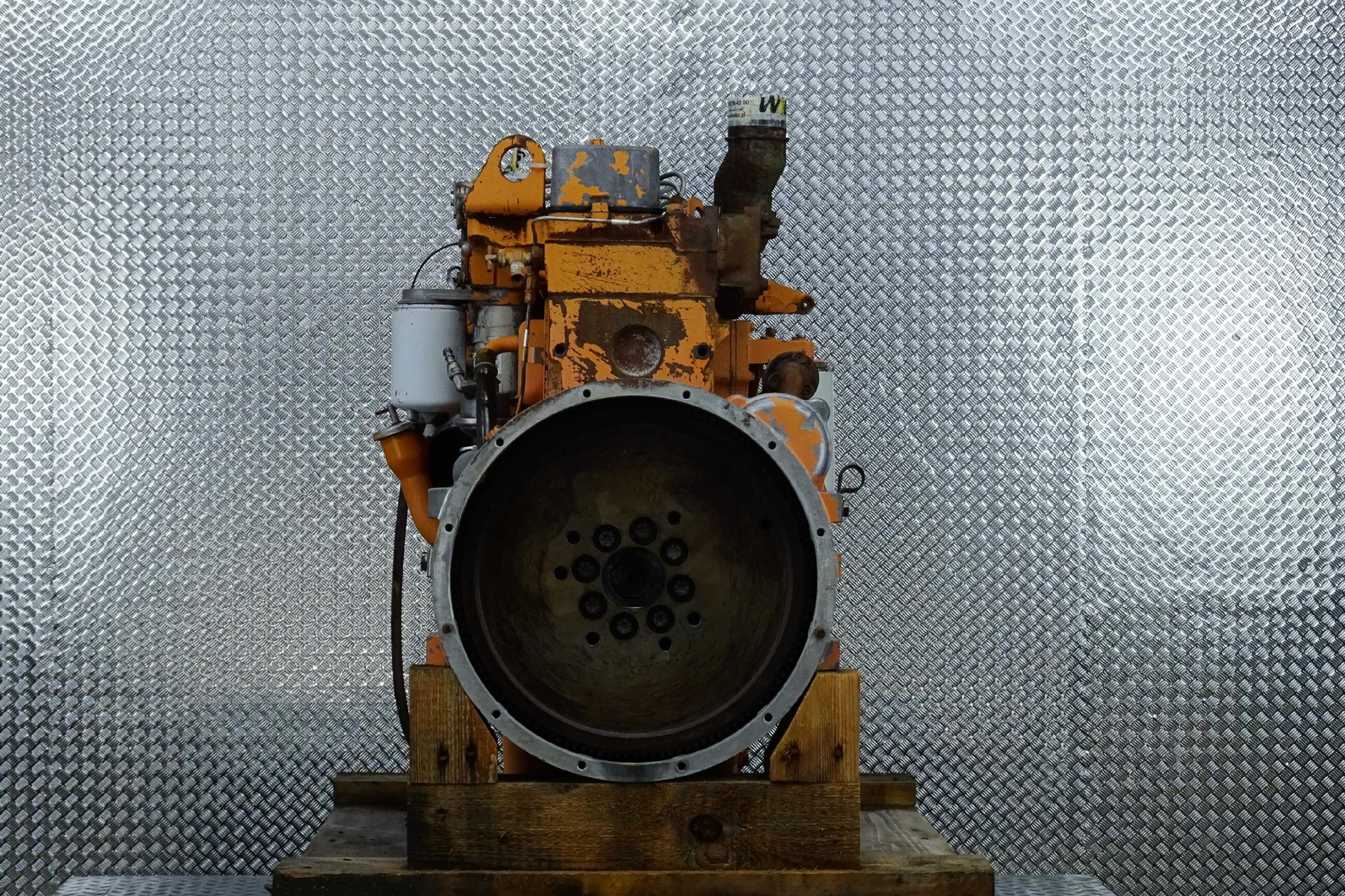 Silnik spalinowy - Case 6-590